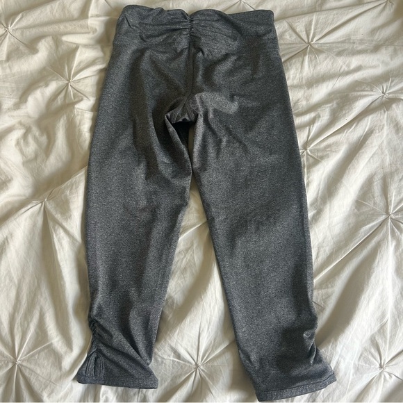 Ardene Move Basic Collection Gray Capri Leggings XS - Picture 2 of 8